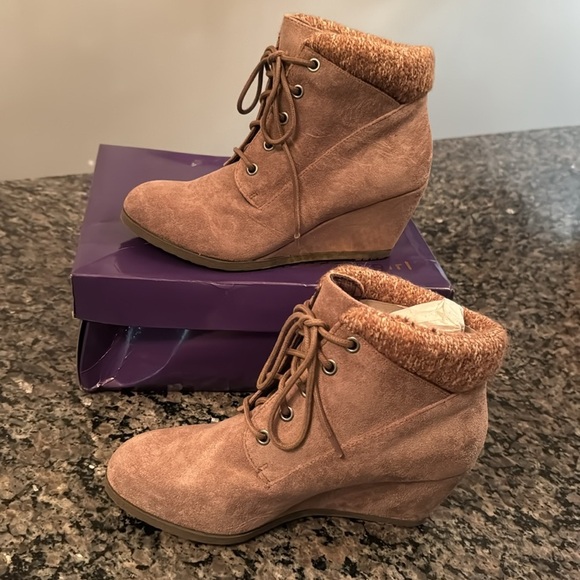 Madden Girl ankle wedge bootie NWT 7.5 - Picture 2 of 10